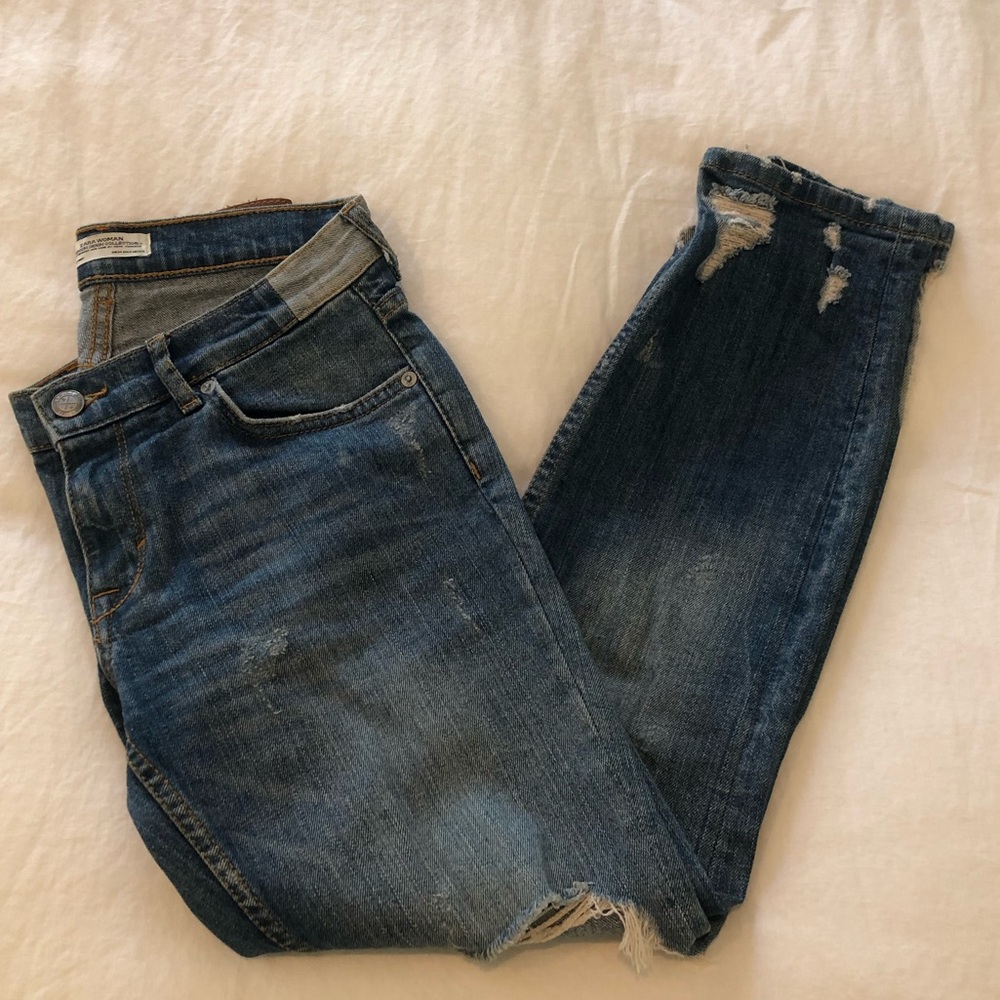 Zara Distressed Jeans👖🧶
